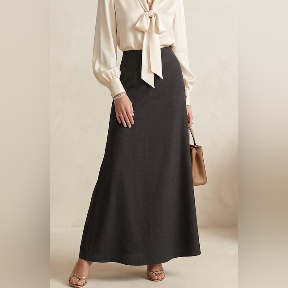 The Limited Black Crepe Maxi Skirt Side Zip Trumpet Flare Size 0 VELK0635